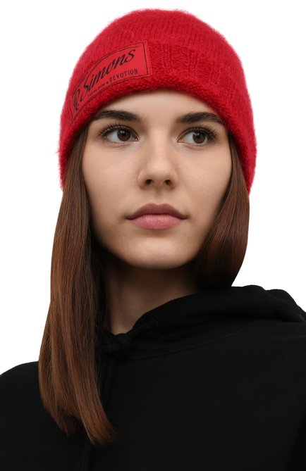 Женская шапка RAF SIMONS красного цвета, арт. 212-846-50001 | Фото 2 (Материал: Шерсть, Текстиль; Региональные ограничения белый список (Axapta Mercury): RU)