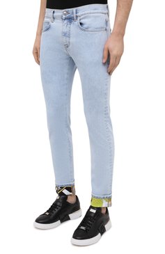 Мужские джинсы VERSACE голубого цвета, арт. A87438/A235969 | Фото 3 (Силуэт М (брюки): Прямые; Кросс-КТ: Деним; Длина (брюки, джинсы): Стандартные; Стили: Гранж; Материал внешний: Хлопок, Деним)