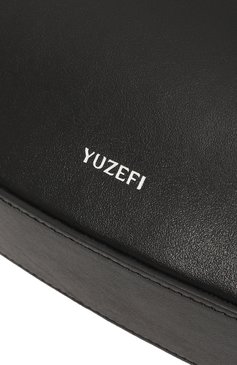 Женская сумка baton YUZEFI черного цвета, арт. YUZC0-HB-BT-L000 | Фото 3 (Сумки-технические: Сумки top-handle; Размер: medium; Материал: Натуральная кожа; Материал сплава: Проставлено; Драгоценные камни: Проставлено)