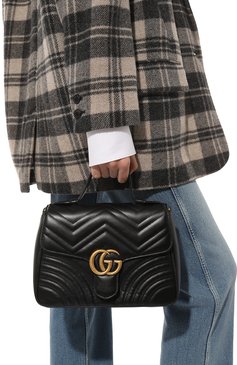 Женская сумка gg marmont GUCCI черного цвета, арт. 498110 DTDIT | Фото 2 (Сумки-технические: Сумки top-handle; Размер: medium; Материал: Натуральная кожа; Ремень/цепочка: На ремешке)
