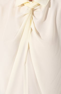 Женская шелковая рубашка VICTORIA BECKHAM кремвого цвета, арт. 1120WSH000600A | Фото 5 (Материал внешний: Шелк; Рукава: Длинные; Принт: Без принта; Женское Кросс-КТ: Рубашка-одежда; Длина (для топов): Удлиненные)