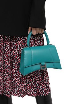 Женская сумка hourglass s BALENCIAGA бирюзового цвета, арт. 593546/1QJ4Y | Фото 2 (Сумки-технические: Сумки через плечо, Сумки top-handle; Материал: Натуральная кожа; Ремень/цепочка: На ремешке; Размер: small)