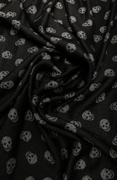 Женский шарф ALEXANDER MCQUEEN черно-белого цвета, арт. 590934/4418Q1078 | Фото 3 (Материал: Текстиль; Материал сплава: Проставлено; Нос: Не проставлено)
