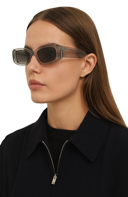 Женские солнцезащитные очки CHIMI серого цвета, арт. 10.2 GREY | Фото 2 (Тип очков: С/з; Оптика Гендер: оптика-женское; Очки форма: Прямоугольные)