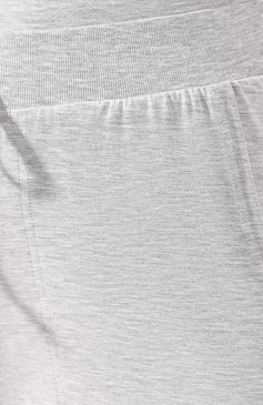Женские шорты MEY серого цвета, арт. 16018 | Фото 5 (Длина Ж (юбки, платья, шорты): Мини; Женское Кросс-КТ: Домашние шорты; Материал внешний: Вискоза)