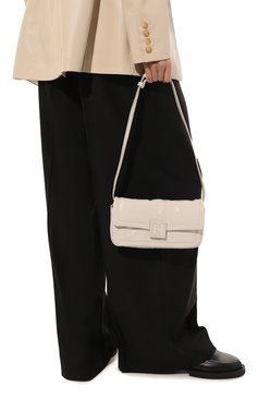 Женская сумка HUGO молочного цвета, арт. 50487154 | Фото 2 (Сумки-технические: Сумки через плечо; Размер: small; Материал: Экокожа)