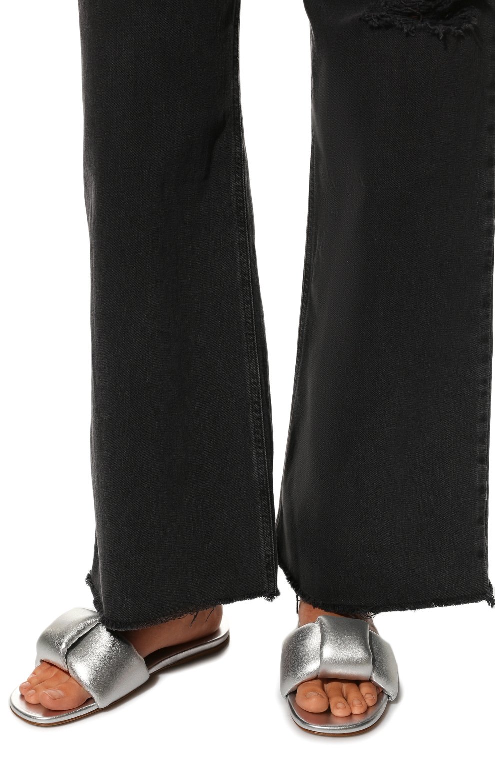 Женские кожаные шлепанцы MIU MIU серебряного цвета, арт. 5XX546-3LAB-F0118-005 | Фото 3 (Подошва: Плоская)