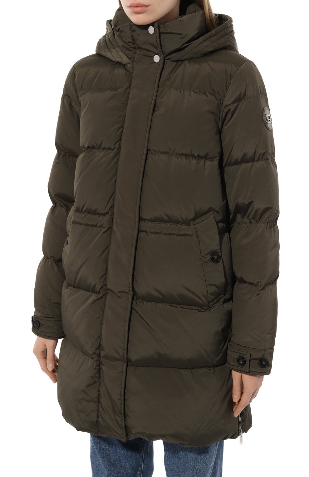 Женский пуховик WOOLRICH темно-зеленого цвета, арт. CFWW0U0697FRUT1148 | Фото 3 (Кросс-КТ: Куртка, Пуховик; Рукава: Длинные; Длина (верхняя одежда): До середины бедра; Материал внешний: Синтетический материал; Материал подклада: Синтетический материал; Материал утеплителя: Пух и перо; Стили: Кэжуэл)