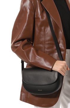 Женская сумка swing small FRENZLAUER черного цвета, арт. SWING/BLACK | Фото 2 (Сумки-технические: Сумки через плечо; Материал: Натуральная кожа; Ремень/цепочка: На ремешке; Размер: small)