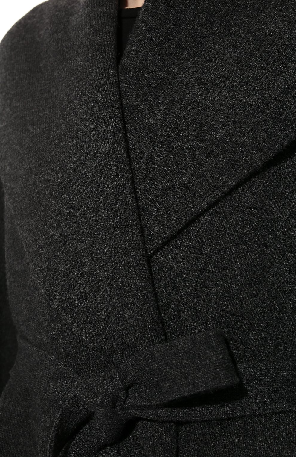 Женское шерстяное пальто TOTEME серого цвета, арт. 221-109-763 | Фото 5 (Материал внешний: Шерсть; Рукава: Длинные; Материал сплава: Проставлено; Нос: Не проставлено; 1-2-бортные: Однобортные; Драгоценные камни: Проставлено; Длина (верхняя одежда): Короткие; Стили: Кэжуэл)