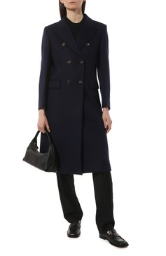 Женское пальто из шерсти и кашемира GUCCI темно-синего цвета, арт. 674003 ZAHI4 | Фото 2 (Материал внешний: Шерсть; Рукава: Длинные; Длина (верхняя одежда): До колена; Материал сплава: Проставлено; Драгоценные камни: Проставлено; 1-2-бортные: Двубортные; Стили: Кэжуэл)