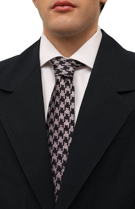 Мужской шелковый галстук TOM FORD фиолетового цвета, арт. STE001/SPP51 | Фото 2 (Материал: Шелк, Текстиль; Материал сплава: Проставлено; Нос: Не проставлено)