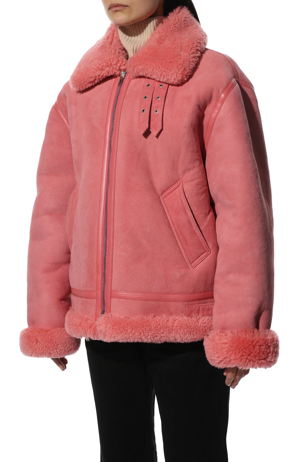 Женская дубленка из овчины VETEMENTS розового цвета, арт. UE52JA750PL 2433/W | Фото 3 (Рукава: Длинные; Материал внешний: Натуральный мех; Стили: Гранж; Длина (верхняя одежда): Короткие)