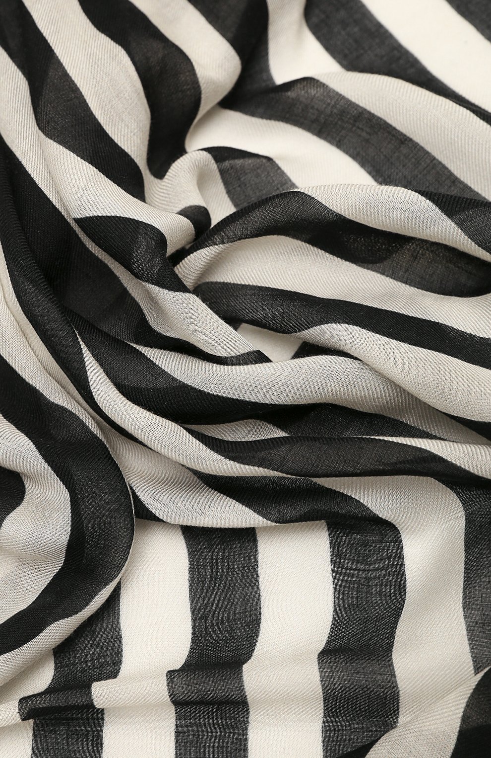 Женский шарф SAINT LAURENT черно-белого цвета, арт. 690817/3Y6681078 | Фото 3 (Материал: Текстиль; Материал сплава: Проставлено; Нос: Не проставлено)