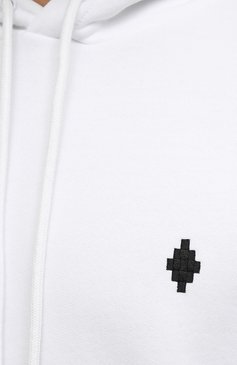 Мужской хлопковое худи MARCELO BURLON белого цвета, арт. CMBB007F21FLE006 | Фото 5 (Рукава: Длинные; Принт: Без принта; Длина (для топов): Стандартные; Мужское Кросс-КТ: Худи-одежда; Материал внешний: Хлопок; Стили: Спорт-шик)