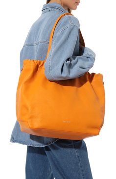 Женский сумка oslo BY FAR оранжевого цвета, арт. 23CR0SLT0RFLTLAR | Фото 2 (Сумки-технические: Сумки-шопперы; Материал: Натуральная кожа; Материал сплава: Проставлено; Драгоценные камни: Проставлено; Размер: large)