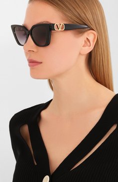 Женские солнцезащитные очки VALENTINO черного цвета, арт. 4073-50018G | Фото 2 (Региональные ограничения белый список (Axapta Mercury): RU; Тип очков: С/з)
