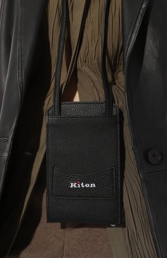 Кожаный чехол для iphone KITON черного цвета, арт. DKAPN00739 | Фото 2 (Женское Кросс-КТ: Кожа iPhone; Региональные ограничения белый список (Axapta Mercury): Не проставлено; Материал: Натуральная кожа; Нос: Не проставлено)
