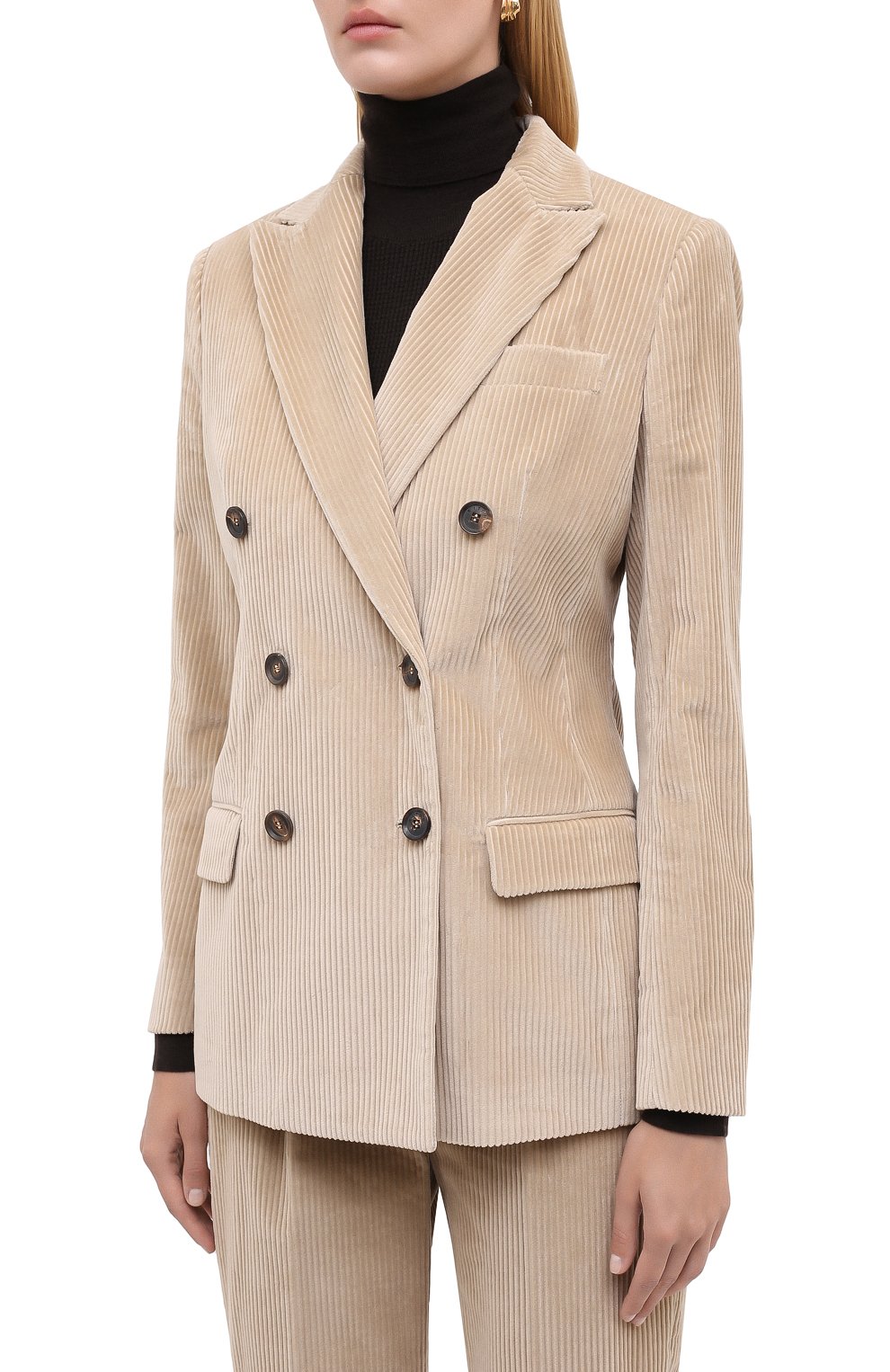 Женский двубортный жакет KITON бежевого цвета, арт. D46523S06325 | Фото 3 (Рукава: Длинные; Длина (для топов): Стандартные; Региональные ограничения белый список (Axapta Mercury): RU; Материал внешний: Хлопок; Случай: Формальный; 1-2-бортные: Двубортные; Женское Кросс-КТ: Жакет-одежда; Материал подклада: Шелк)