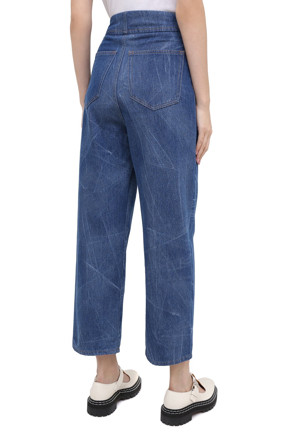 Женские джинсы MM6 синего цвета, арт. S32LA0226/S30460 | Фото 4 (Стили: Ретро; Силуэт Ж (брюки и джинсы): Широкие; Кросс-КТ: Деним; Длина (брюки, джинсы): Стандартные; Материал внешний: Хлопок; Детали: Потертости)