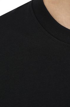 Мужская хлопковая футболка VALENTINO черного цвета, арт. UV3MG07D6M3 | Фото 5 (Рукава: Короткие; Длина (для топов): Стандартные; Принт: С принтом; Мужское Кросс-КТ: Футболка-одежда; Материал сплава: Проставлено; Материал внешний: Хлопок; Драгоценные камни: Проставлено; Стили: Кэжуэл)