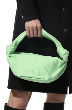 Женская сумка double knot mini BOTTEGA VENETA светло-зеленого цвета, арт. 629635/V1BW0 | Фото 2 (Сумки-технические: Сумки top-handle; Материал: Натуральная кожа; Материал сплава: Проставлено; Размер: mini; Драгоценные камни: Проставлено)