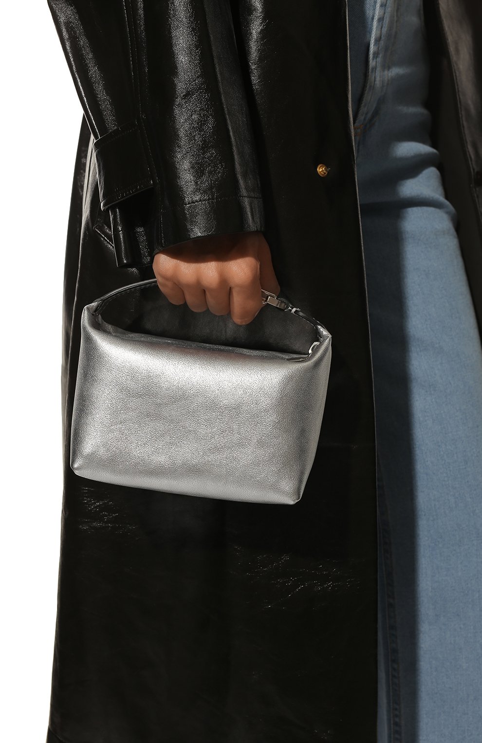 Женская сумка moonbag small EERA серебряного цвета, арт. MBLASV | Фото 2 (Сумки-технические: Сумки top-handle; Материал: Натуральная кожа; Размер: small)
