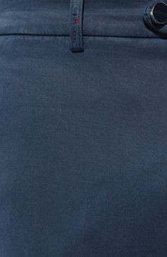 Мужские брюки KITON синего цвета, арт. UFPPEJ0310B | Фото 5 (Силуэт М (брюки): Чиносы; Длина (брюки, джинсы): Стандартные; Случай: Повседневный; Материал сплава: Проставлено; Материал внешний: Хлопок, Лиоцелл, Растительное волокно; Драгоценные камни: Проставлено; Стили: Кэжуэл)