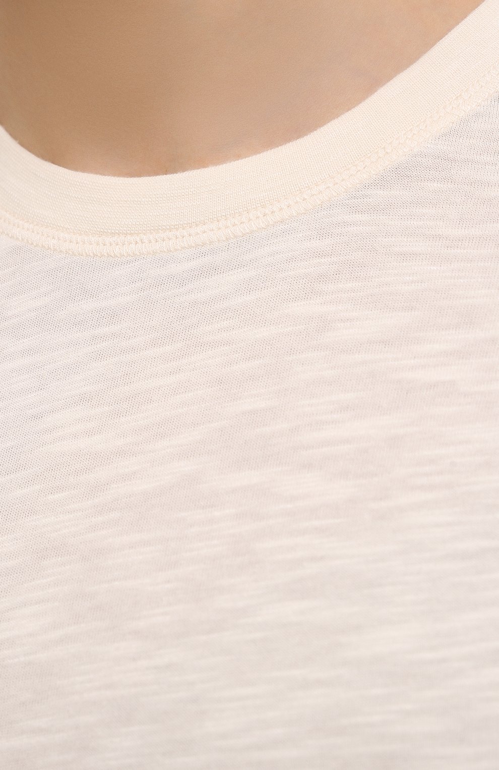 Женская хлопковая футболка AMI светло-бежевого цвета, арт. E21FJ120.712 | Фото 5 (Принт: Без принта; Рукава: Короткие; Длина (для топов): Стандартные; Региональные ограничения белый список (Axapta Mercury): RU; Материал внешний: Хлопок, Вискоза; Женское Кросс-КТ: Футболка-одежда; Стили: Кэжуэл)