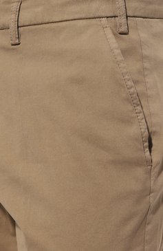 Мужские брюки из хлопка и шелка BERWICH бежевого цвета, арт. VULCAN0Z GD/TF0599X | Фото 5 (Силуэт М (брюки): Чиносы; Длина (брюки, джинсы): Стандартные; Случай: Повседневный; Материал сплава: Проставлено; Материал внешний: Хлопок; Драгоценные камни: Проставлено; Стили: Кэжуэл)