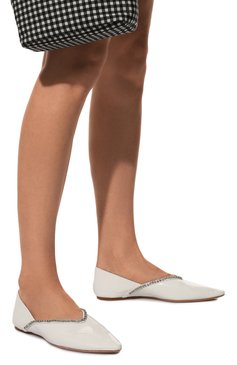 Женские кожаные балетки MIU MIU белого цвета, арт. 5F435D-XYE-F0009-005 | Фото 3 (Материал внешний: Кожа; Подошва: Плоская)