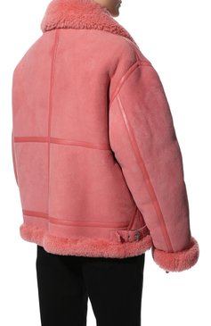 Женская дубленка из овчины VETEMENTS розового цвета, арт. UE52JA750PL 2433/W | Фото 4 (Рукава: Длинные; Материал внешний: Натуральный мех; Стили: Гранж; Длина (верхняя одежда): Короткие)