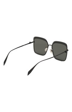 Женские солнцезащитные очки ALEXANDER MCQUEEN черного цвета, арт. AM0222SK-001 | Фото 4 (Тип очков: С/з; Очки форма: Квадратные; Оптика Гендер: оптика-женское)