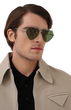 Женские солнцезащитные очки ALEXANDER MCQUEEN серебряного цвета, арт. AM0317S 003 | Фото 3 (Кросс-КТ: С/з-унисекс; Региональные ограничения белый список (Axapta Mercury): RU; Тип очков: С/з; Очки форма: Авиаторы; Оптика Гендер: оптика-унисекс)