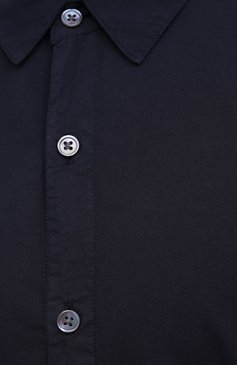Мужская хлопковая рубашка JAMES PERSE темно-синего цвета, арт. MLC3408 | Фото 5 (Манжеты: На пуговицах; Воротник: Кент; Рукава: Длинные; Рубашки М: Regular Fit; Случай: Повседневный; Длина (для топов): Стандартные; Материал внешний: Хлопок; Принт: Однотонные; Стили: Кэжуэл)