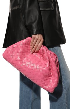 Женский клатч pouch BOTTEGA VENETA розового цвета, арт. 576175/VCPP0 | Фото 2 (Материал: Натуральная кожа; Региональные ограничения белый список (Axapta Mercury): RU; Женское Кросс-КТ: Клатч-клатчи; Размер: large)