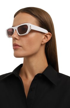 Женские солнцезащитные очки GCDS белого цвета, арт. GD0029 21S | Фото 2 (Кросс-КТ: С/з-унисекс; Региональные ограничения белый список (Axapta Mercury): Не проставлено; Нос: Не проставлено; Материал: Пластик; Тип очков: С/з; Оптика Гендер: оптика-унисекс; Очки форма: Прямоугольные)