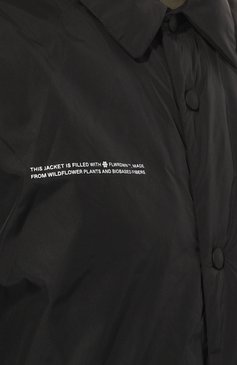 Женская куртка PANGAIA черного цвета, арт. FLWRDWN BUTTON DOWN | Фото 5 (Кросс-КТ: Куртка; Рукава: Длинные; Длина (верхняя одежда): До середины бедра; Материал сплава: Проставлено; Материал внешний: Хлопок; Стили: Спорт-шик; Драгоценные камни: Проставлено)