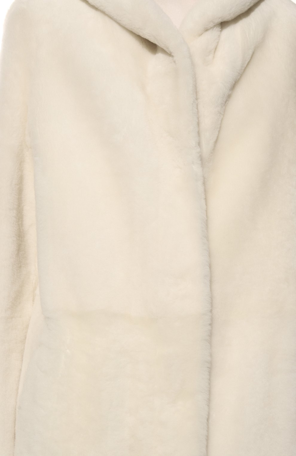 Женская шуба из овчины DROME кремвого цвета, арт. SKP5001/D109P | Фото 6 (Женское Кросс-КТ: Мех; Рукава: Длинные; Материал внешний: Натуральный мех; Длина (верхняя одежда): Длинные; Стили: Кэжуэл)