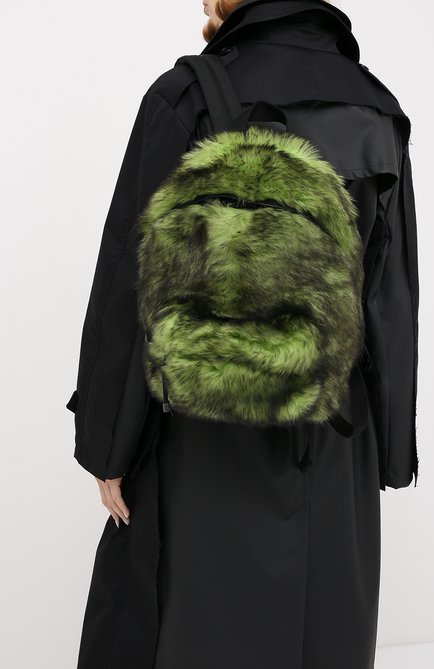 Женский рюкзак VETEMENTS зеленого цвета, арт. UAH21BA160 2402/W | Фото 2 (Размер: large; Материал: Натуральный мех; Стили: Кэжуэл)
