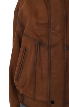 Женская кожаная куртка MANOKHI коричневого цвета, арт. A00297 | Фото 5 (Кросс-КТ: Куртка; Рукава: Длинные; Материал сплава: Проставлено; Материал внешний: Натуральная кожа; Драгоценные камни: Проставлено; Женское Кросс-КТ: Замша и кожа; Длина (верхняя одежда): Короткие; Материал подклада: Вискоза; Стили: Кэжуэл)