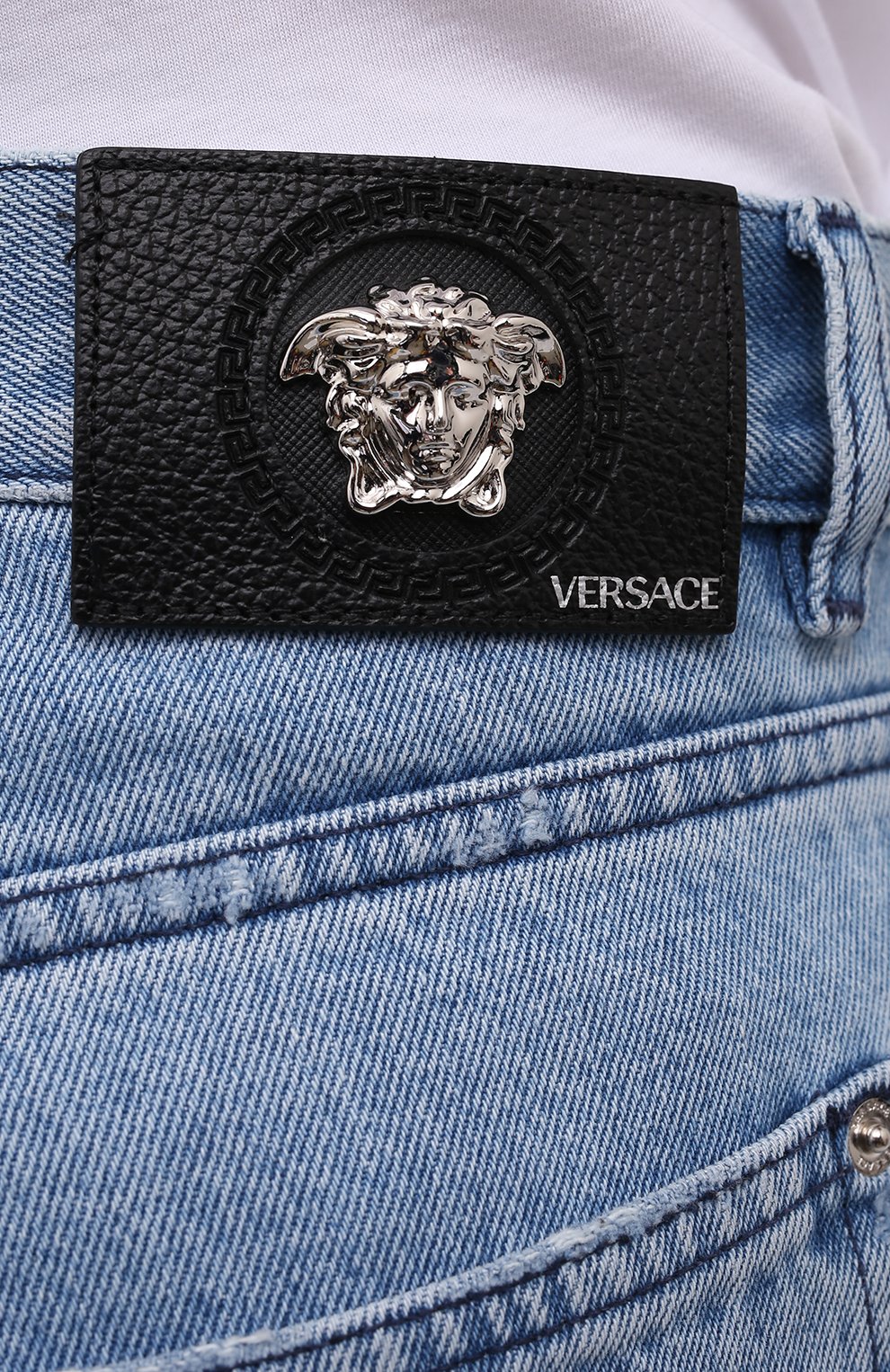 Мужские голубые джинсы VERSACE купить в интернет-магазине ЦУМ, арт.  A86452/1A02473