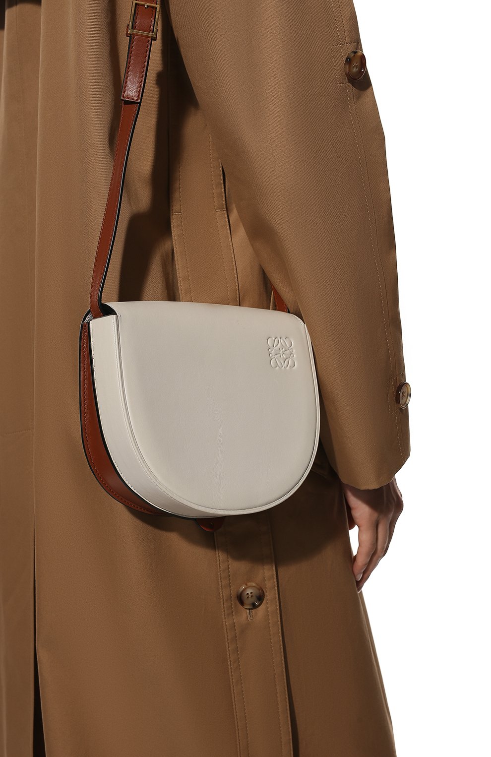 Женская сумка heel LOEWE белого цвета, арт. A894A01X02 | Фото 2 (Сумки-технические: Сумки через плечо; Материал: Натуральная кожа; Размер: mini; Ремень/цепочка: На ремешке)