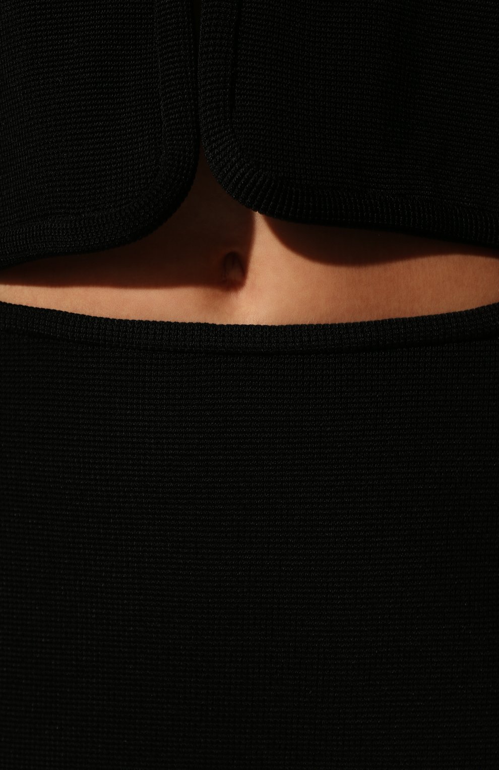 Женская юбка из вискозы MACH & MACH черного цвета, арт. SS22-004-1 VISC0SE | Фото 5 (Стили: Гламурный; Длина Ж (юбки, платья, шорты): Мини; Женское Кросс-КТ: Юбка-одежда; Материал сплава: Проставлено; Материал внешний: Вискоза; Драгоценные камни: Проставлено)
