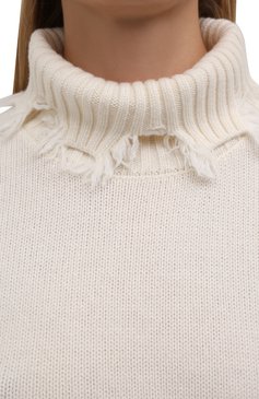 Женский кашемировый свитер ADDICTED кремвого цвета, арт. MK890 | Фото 5 (Женское Кросс-КТ: Свитер-одежда; Материал внешний: Шерсть, Кашемир; Рукава: Длинные; Длина (для топов): Стандартные; Стили: Кэжуэл)