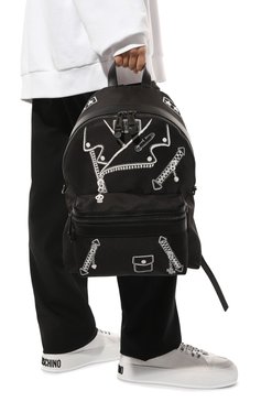 Мужской текстильный рюкзак MOSCHINO черного цвета, арт. A7602/8202 | Фото 2 (Материал сплава: Проставлено; Материал: Текстиль; Драгоценные камни: Проставлено; Стили: Кэжуэл; Размер: large)