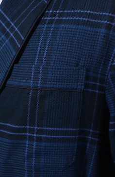 Мужской хлопковый халат DEREK ROSE синего цвета, арт. 5505-KELB027 | Фото 5 (Рукава: Длинные; Кросс-КТ: домашняя одежда; Материал сплава: Проставлено; Материал внешний: Хлопок; Длина (верхняя одежда): Длинные; Драгоценные камни: Проставлено)