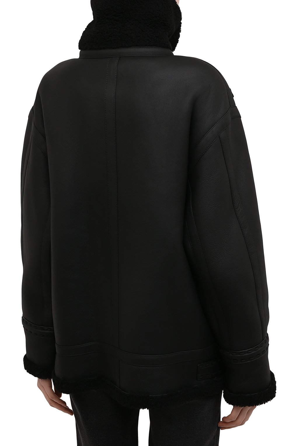 Женская дубле�нка FENDI черного цвета, арт. FM5293 AH0T | Фото 4 (Рукава: Длинные; Материал внешний: Натуральный мех; Стили: Гранж; Длина (верхняя одежда): Короткие)