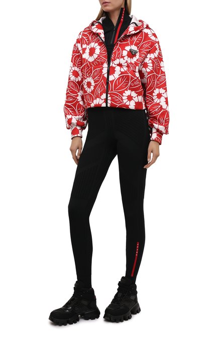 Женская куртка PRADA красного цвета, арт. 138599-10QJ-F0976-212 | Фото 2 (Материал внешний: Синтетический материал; Кросс-КТ: Куртка, лыжи; Рукава: Длинные; Длина (верхняя одежда): Короткие; Стили: Спорт-шик)