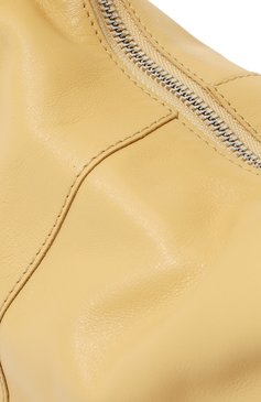 Женская сумка wonton YUZEFI желтого цвета, арт. YUZSS23-HB-NW0-L001 | Фото 3 (Сумки-технические: Сумки top-handle; Материал: Натуральная кожа; Материал сплава: Проставлено; Ремень/цепочка: На ремешке; Драгоценные камни: Проставлено; Размер: small)